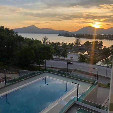 Marina Heights Seaview Resort 2 Lumut Exterior foto
