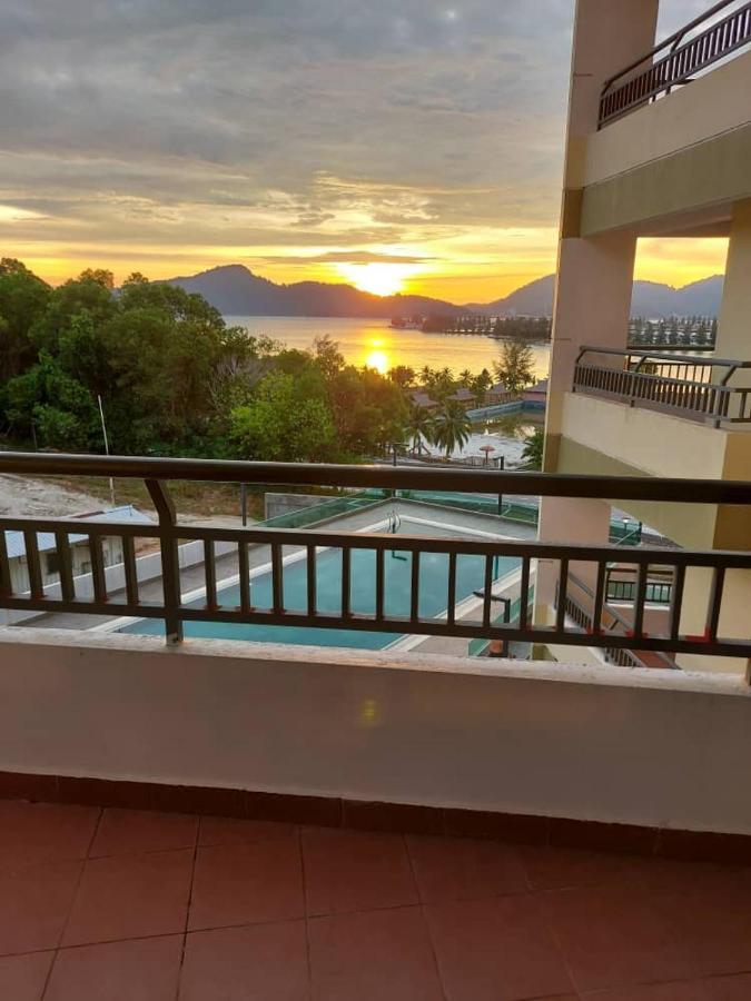 Marina Heights Seaview Resort 2 Lumut Exterior foto